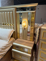 Suite Impériale Dorée — Chambre Capitonnée Prestige
